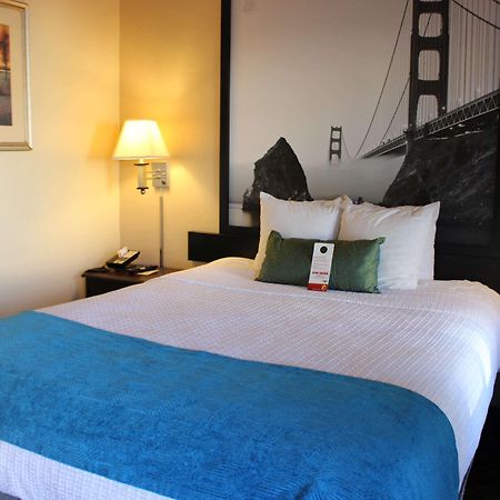 Super 8 By Wyndham Berkeley Motel Екстериор снимка