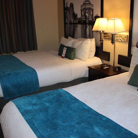 Super 8 By Wyndham Berkeley Motel Екстериор снимка