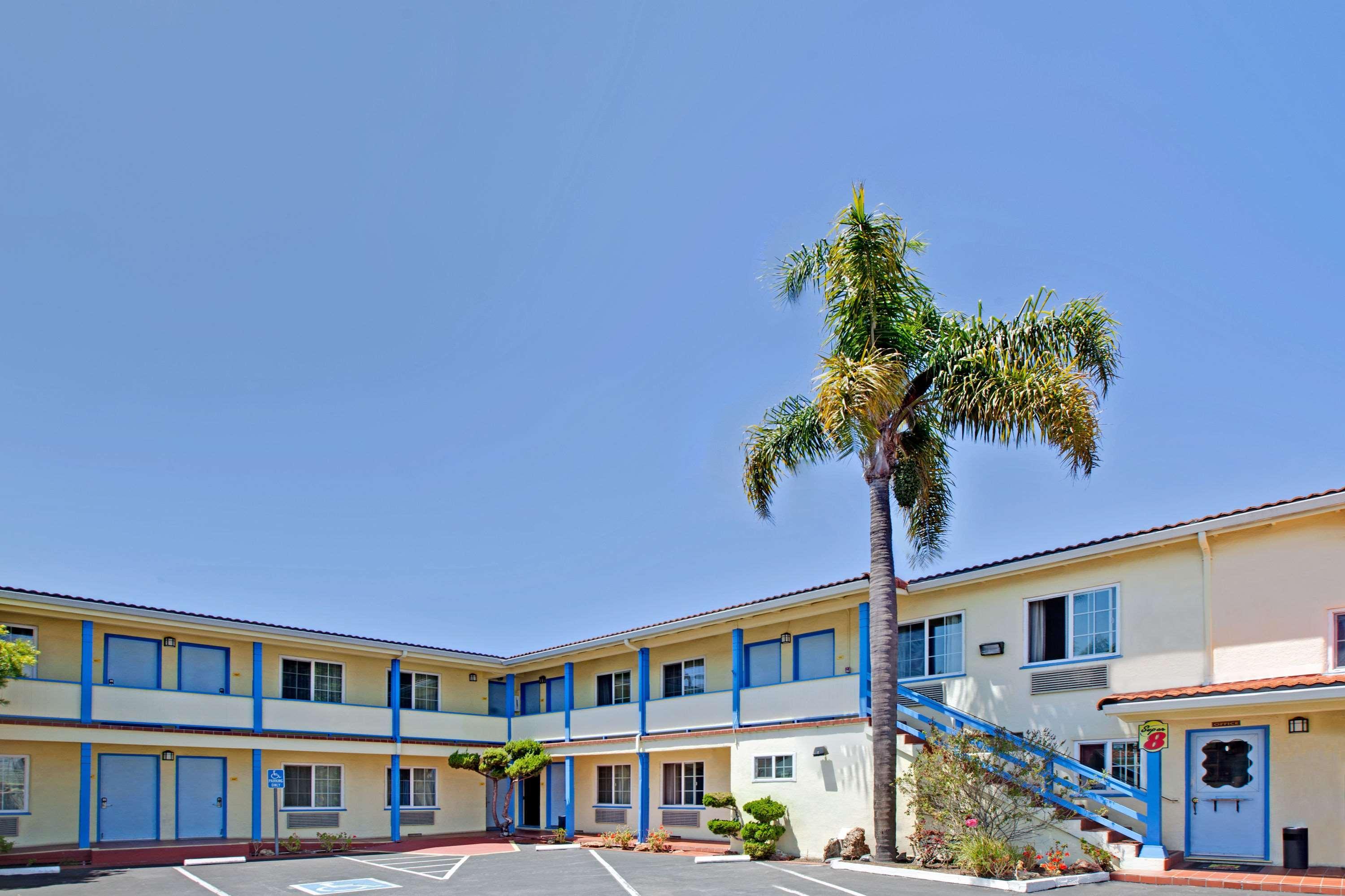 Super 8 By Wyndham Berkeley Motel Екстериор снимка