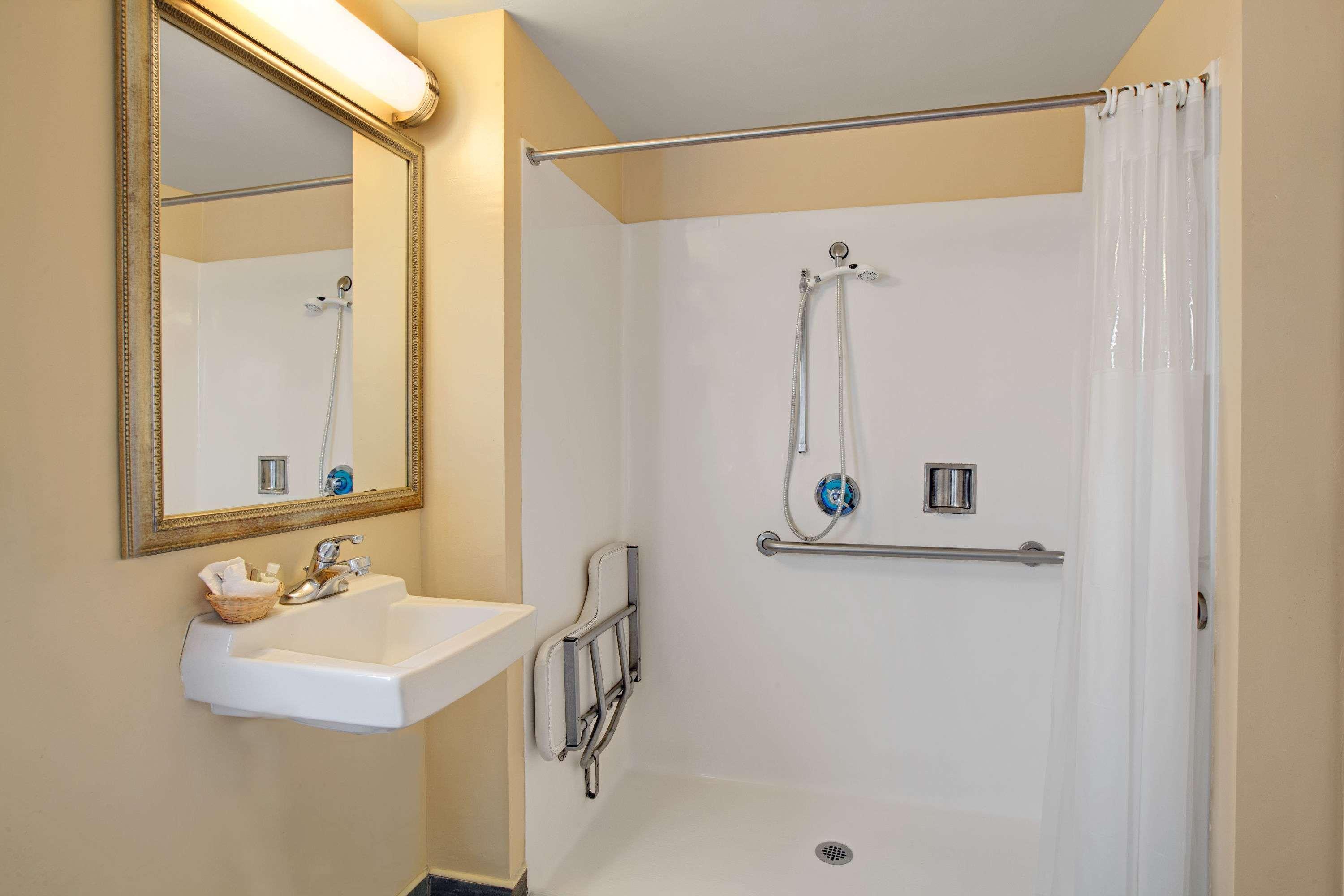 Super 8 By Wyndham Berkeley Motel Екстериор снимка