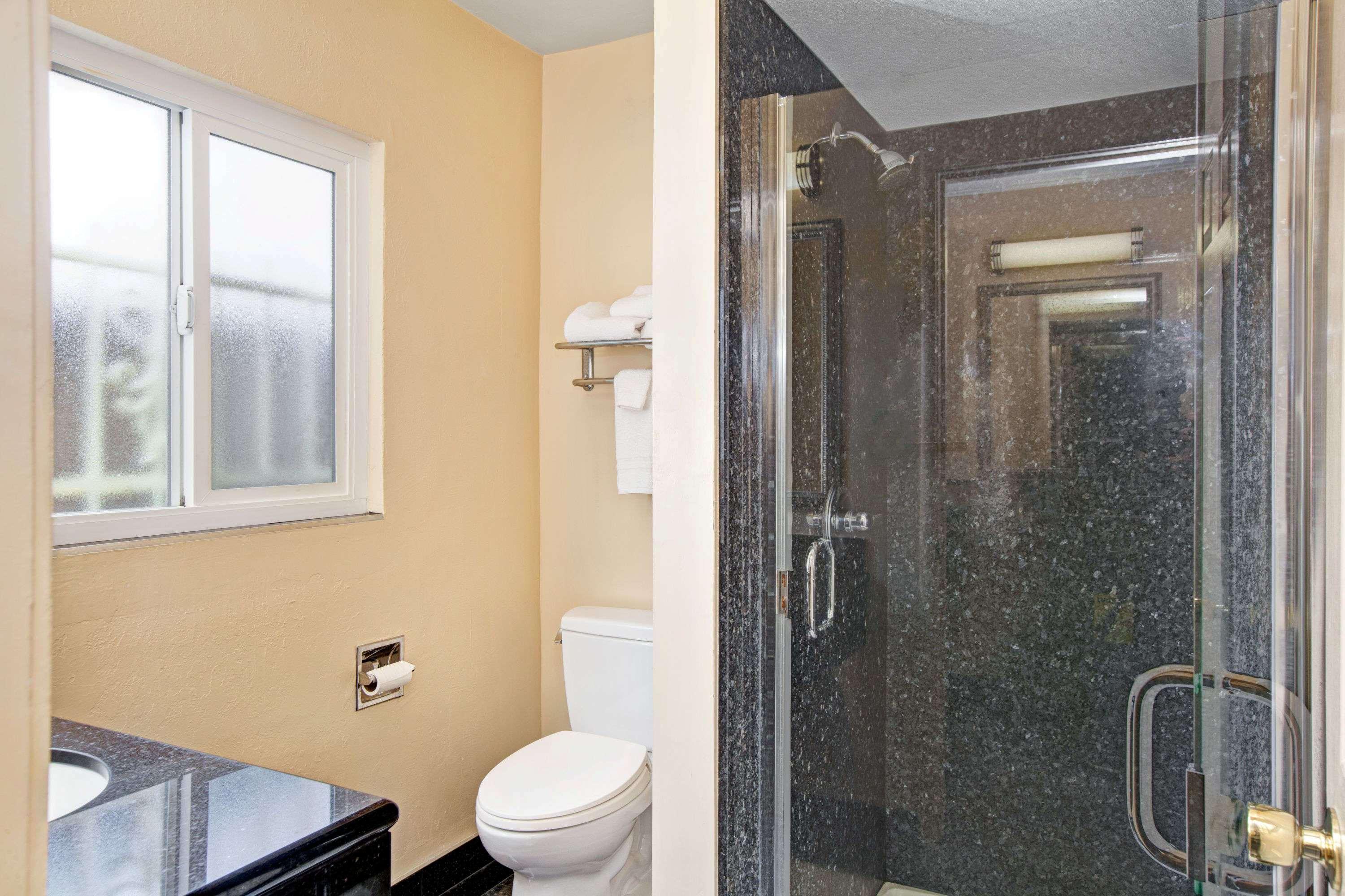 Super 8 By Wyndham Berkeley Motel Екстериор снимка